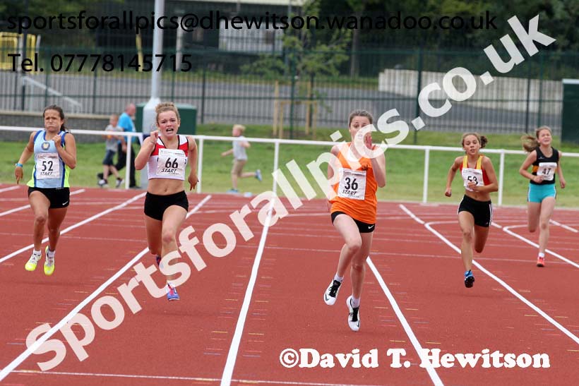 Under-13 girls 200 metres. Photo: David T. Hewitson/Sports for All Pics